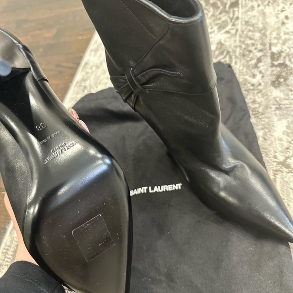 Yves Saint Laurent Black Heeled Boots with Sleek Silhouette - Picture 4 of 4